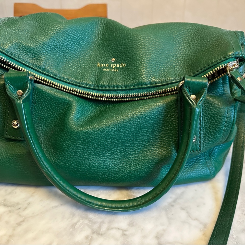 Gently Used Kate Spade shoulder bag.